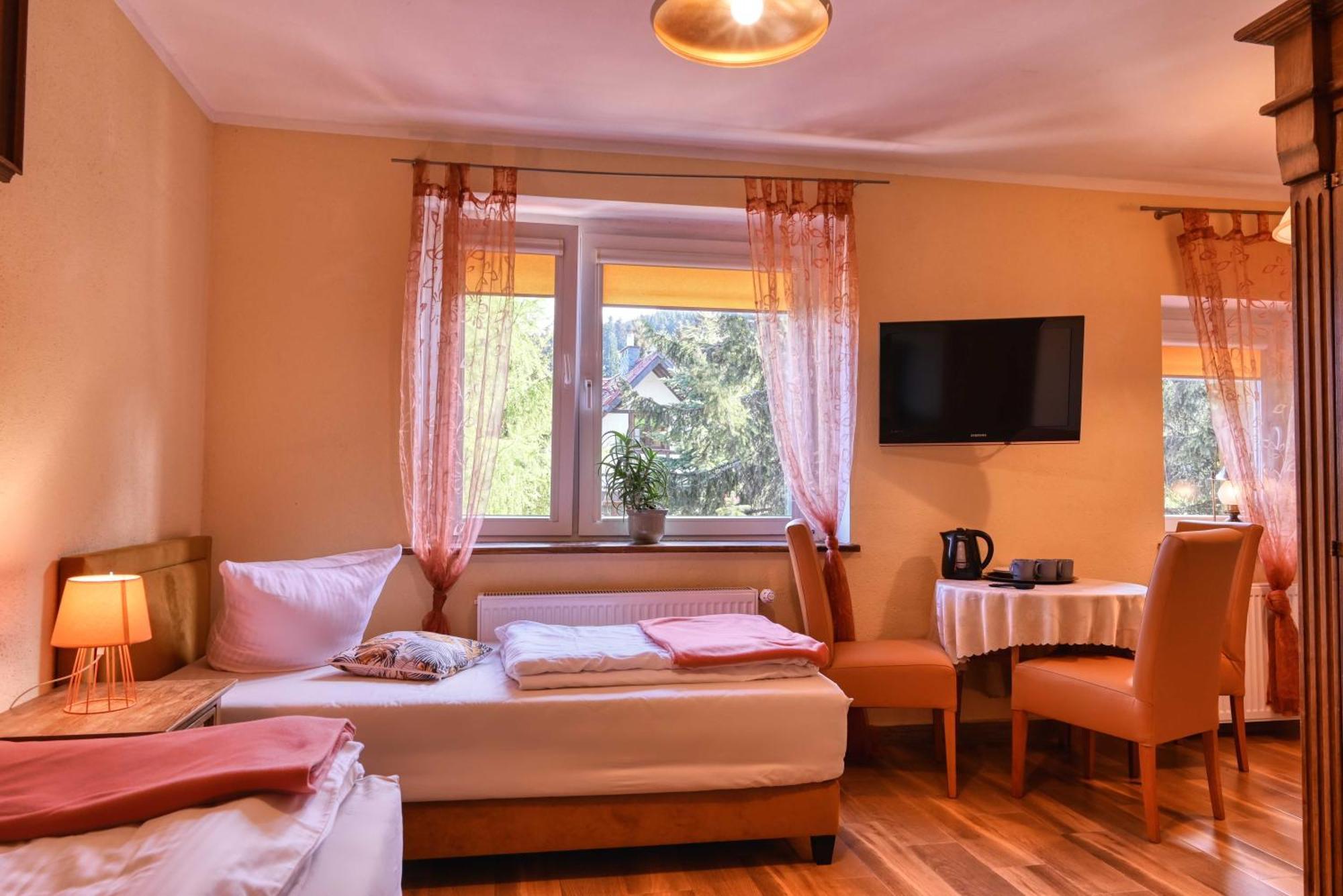 ドゥシュニキ・ズドルイ Osrodek Jagienka Zieleniec Bed & Breakfast エクステリア 写真